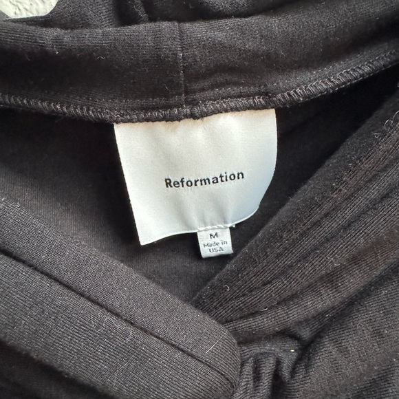 Reformation Ezlynn Off-shoulder Top - Picture 7 of 10